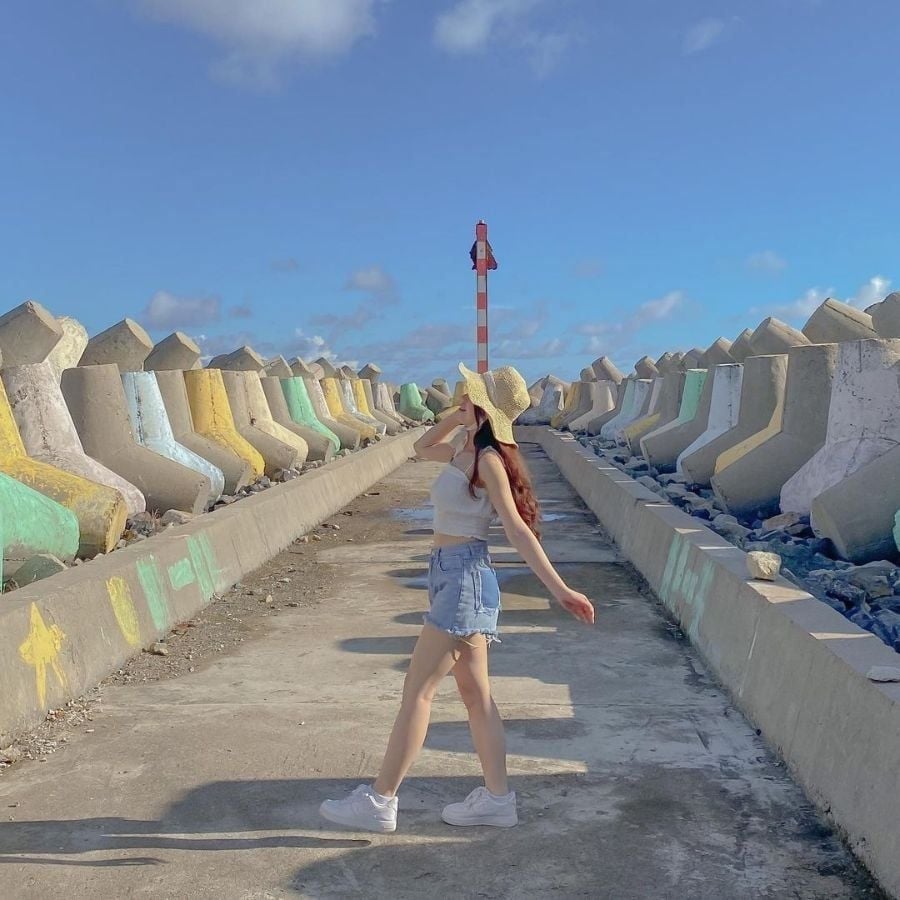 Bờ kè Lăng Cô Phú Quý